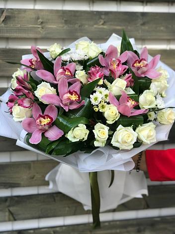 Букет цветов из: Розы и Хризантемы в Ховрино