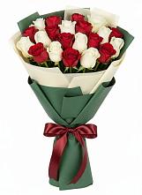 Букет Микс из красных и белых роз в Ховрино