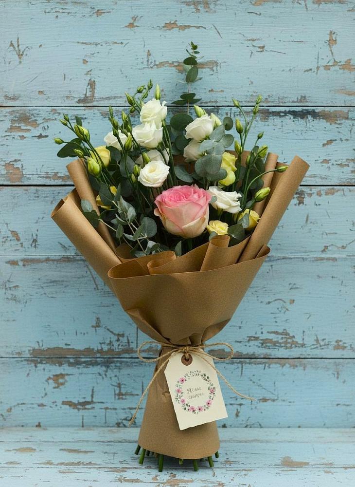 Букет цветов из: Розы и Лизиантусы в Ховрино