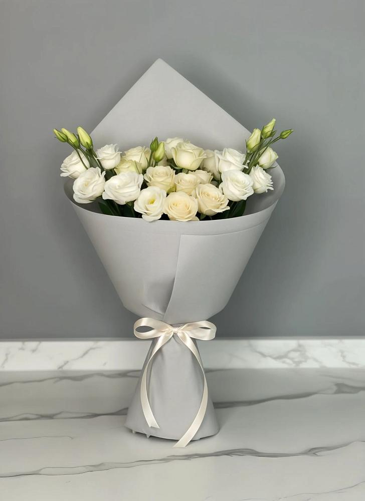 Букет цветов из: Розы и Лизиантусы в Ховрино