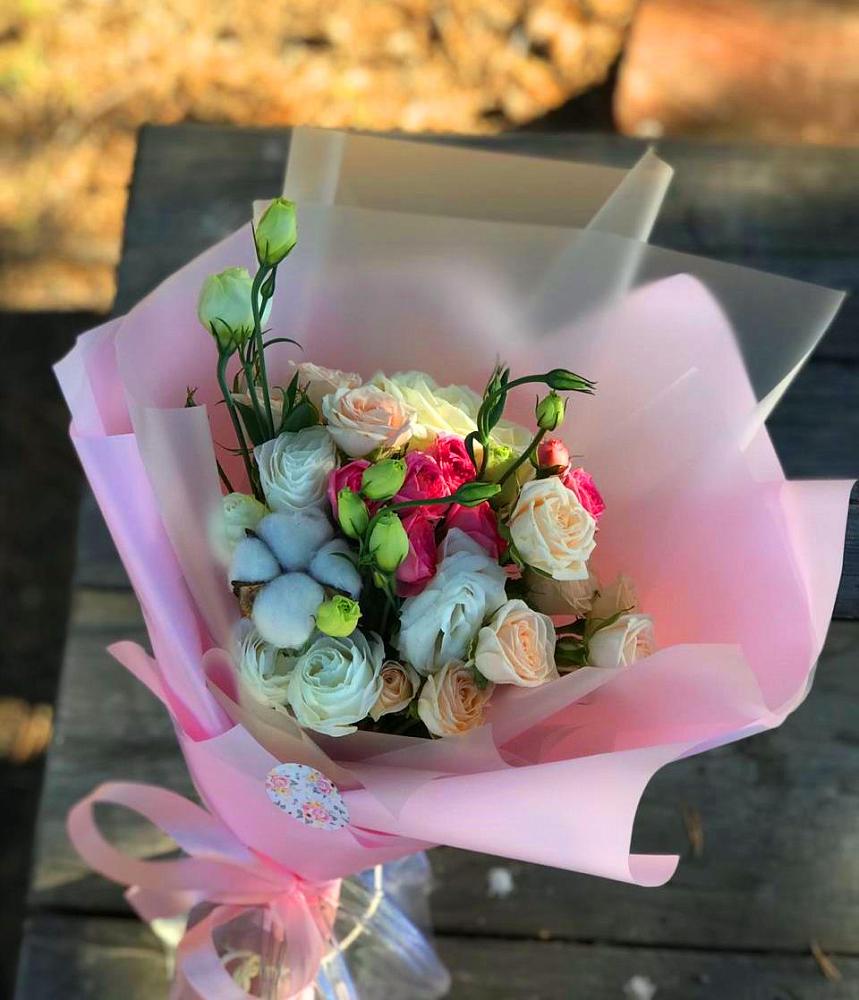 Букет цветов из: Розы и Лизиантусы в Ховрино