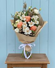 Букет цветов из:  Альстромерии, Лизиантусы, Розы и Хризантемы в Ховрино
