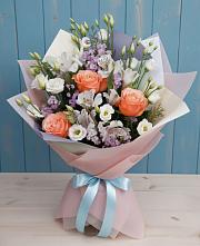 Букет цветов из:  Лизиантусы, Розы, Альстромерии и Гипсофила в Ховрино