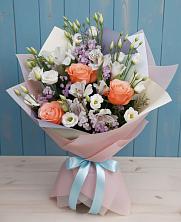 Букет цветов из:  Лизиантусы, Розы, Альстромерии и Гипсофила в Ховрино