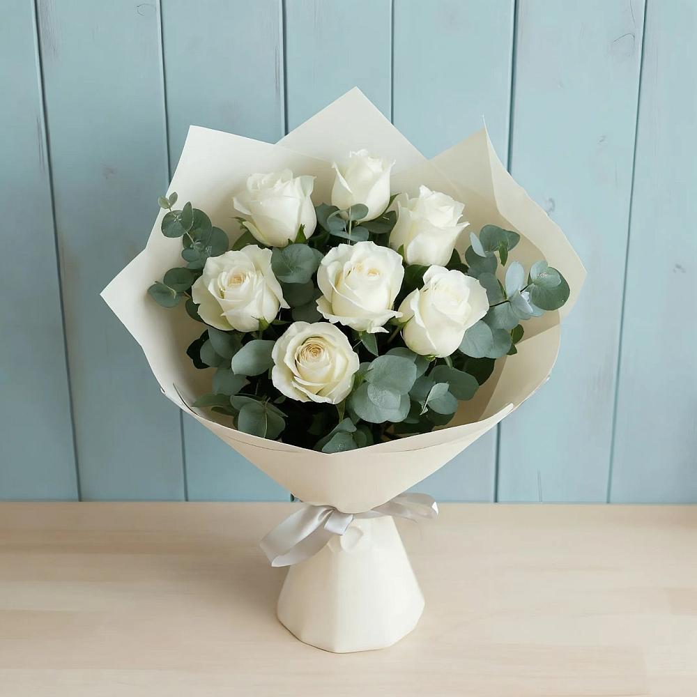 Букет Белые розы в Эвкалипте в Ховрино