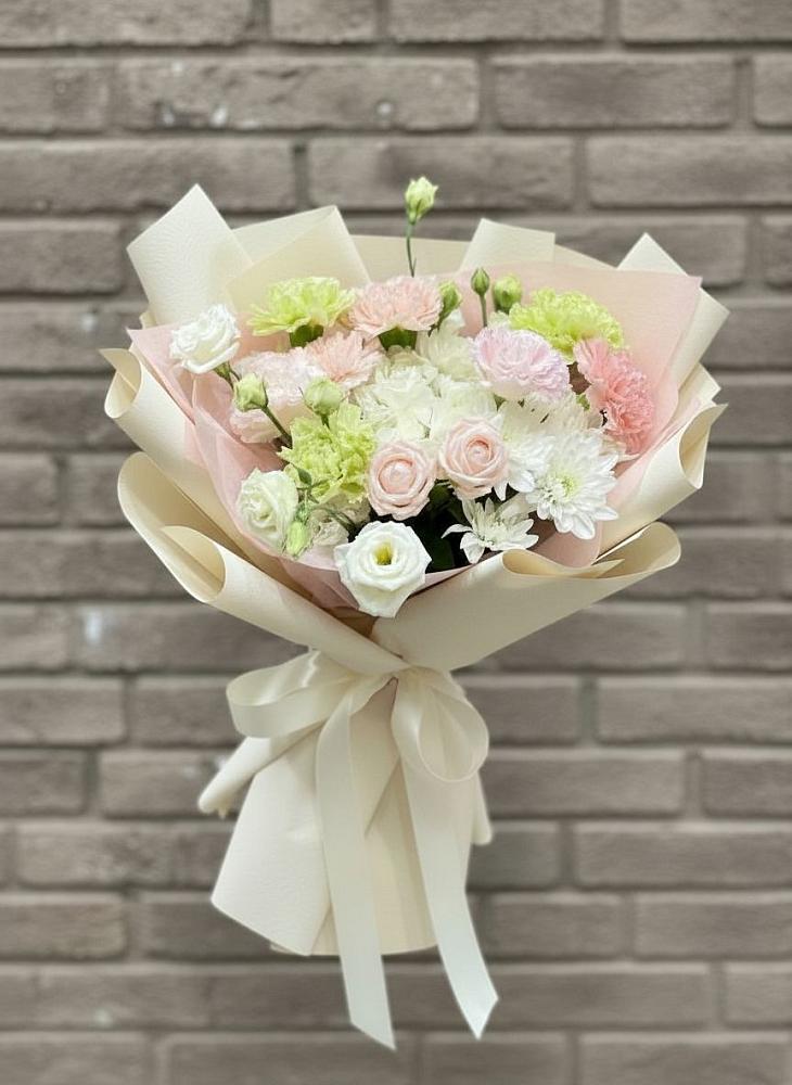 Букет цветов из: Гвоздики, Розы, Лизиантусы и Хризантемы в Ховрино