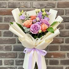 Букет цветов из:  Лизиантусы и Розы в Ховрино