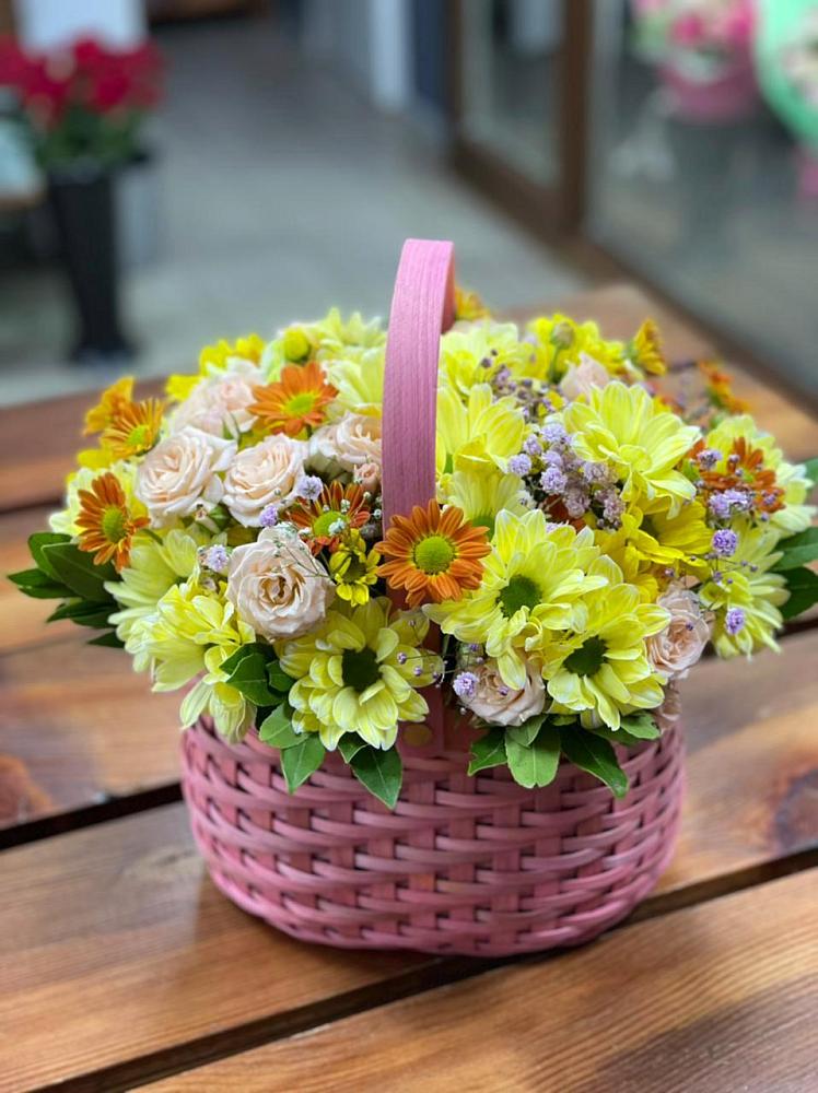 Цветочная композиция из Хризантемы и Розы в корзине в Ховрино
