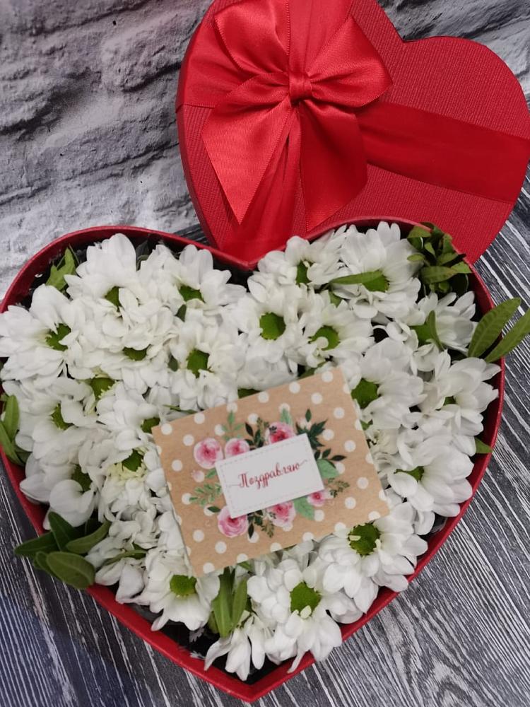 Цветочная композиция из Хризантемы в виде сердца в Ховрино