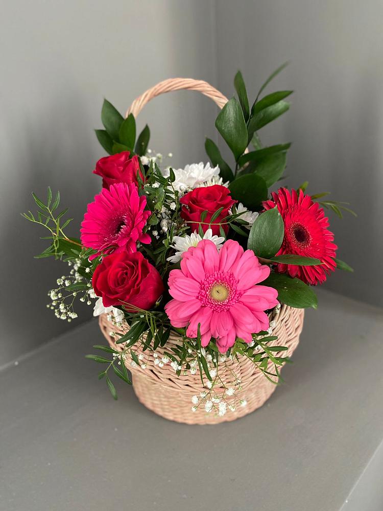 Цветочная композиция из Розы, Хризантемы и Герберы в корзине в Ховрино