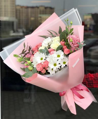 Букет цветов из: Розы, Лизиантусы и Хризантемы в Ховрино