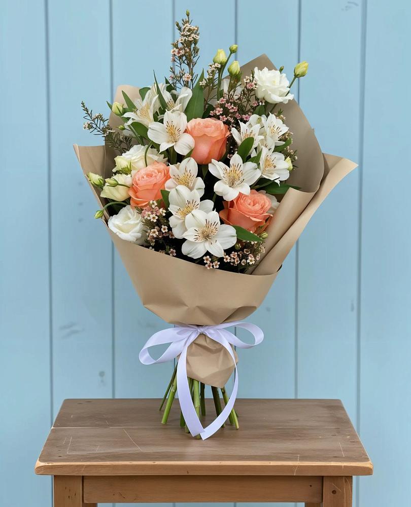 Букет цветов из: Альстромерии, Лизиантусы, Розы и Хризантемы в Ховрино